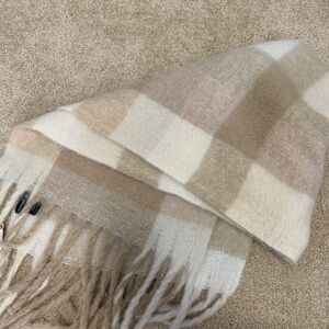 Madison 88 polyester scarf